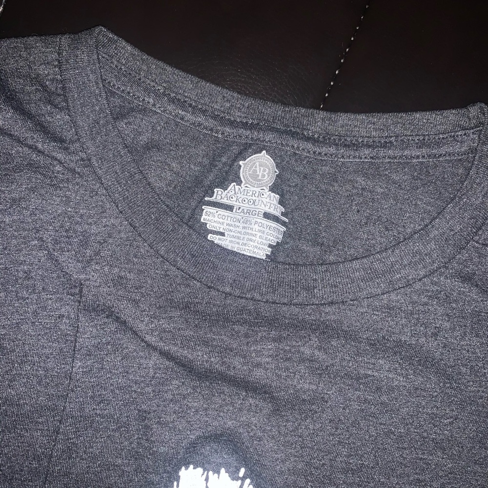 T shirt - Picture 2 of 3